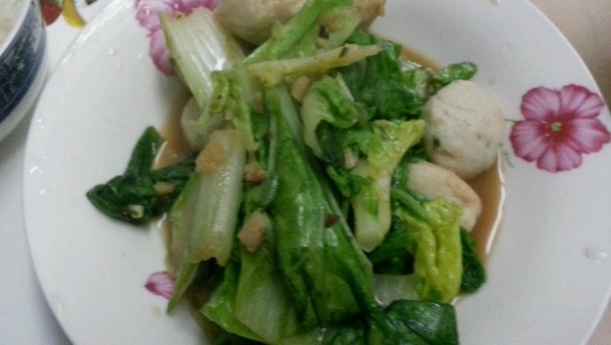 油麦菜炒青鱼丸