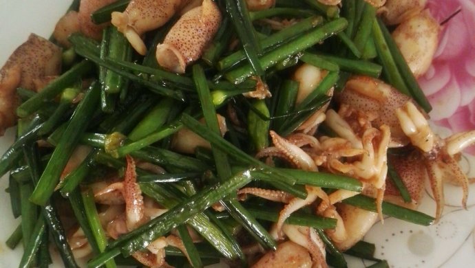韭菜苔炒墨斗鱼