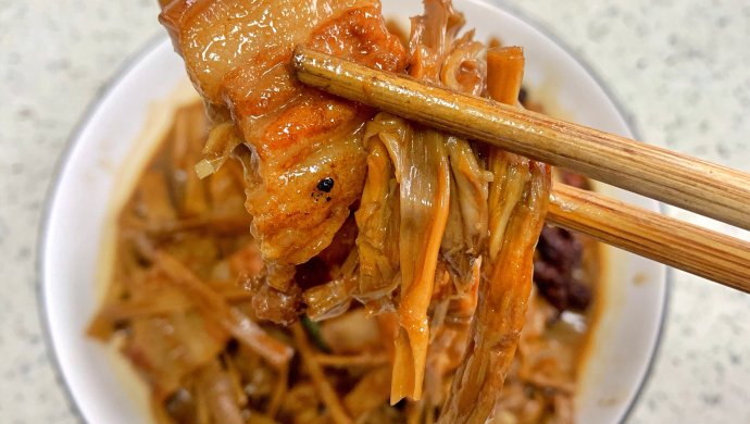笋干炖肉