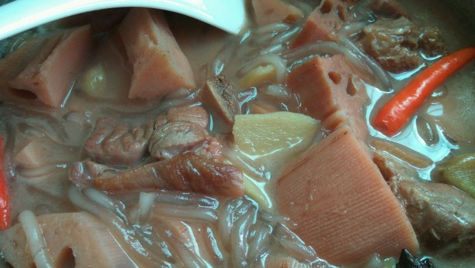 莲藕粉条炖腊猪蹄
