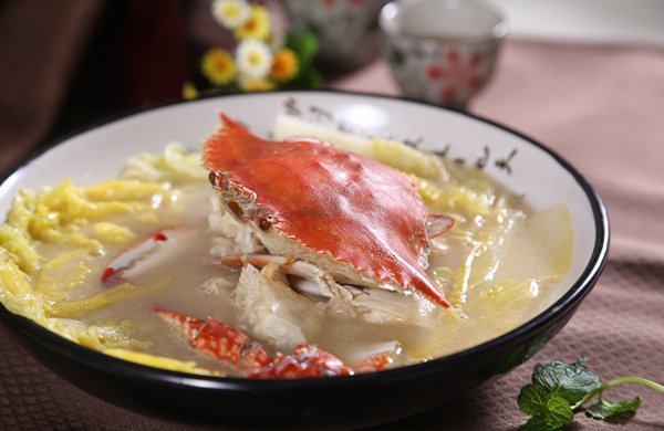 鸡汤白菜煲海蟹――捷赛私房菜