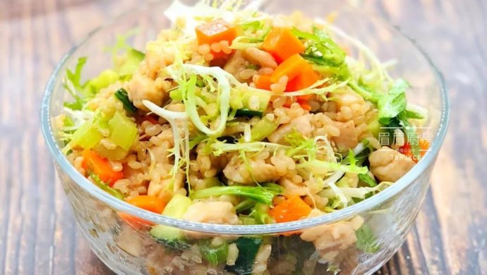糙米鸡丁彩蔬沙拉