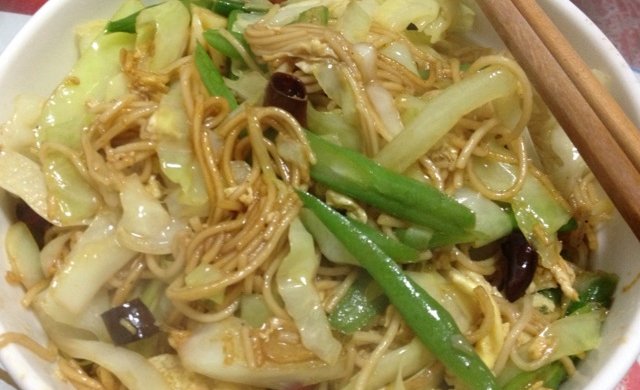 鸡蛋炒挂面（苦逼炒面）