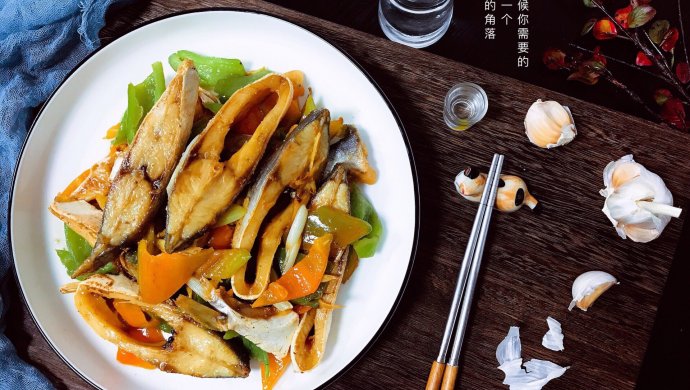 青椒炒咸金鲳鱼干
