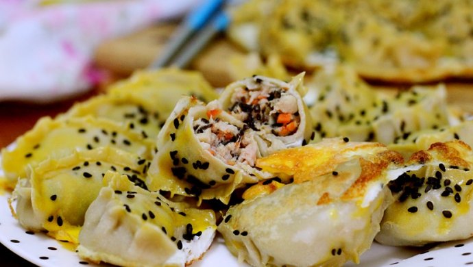 冬日，来一盘金灿灿的鸡蛋煎饺