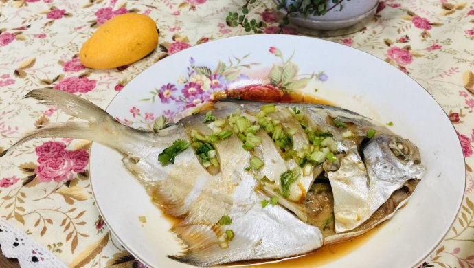 鲜嫩美味蒸鲳鱼