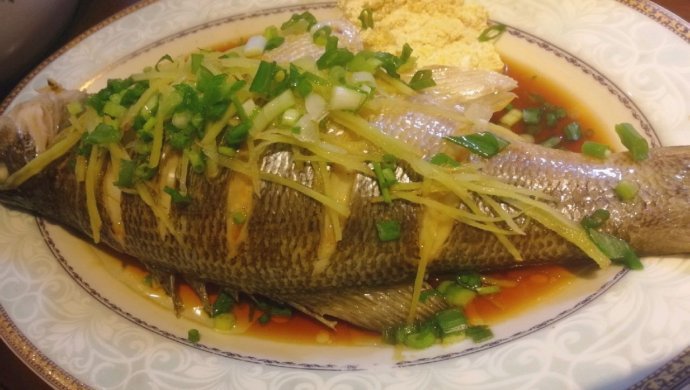 蒸鲈鱼