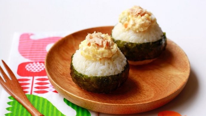 金枪鱼土豆泥沙拉饭团