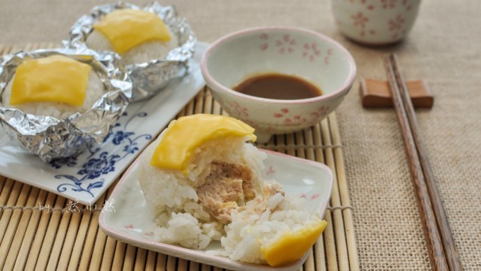 芝士金枪鱼饭团