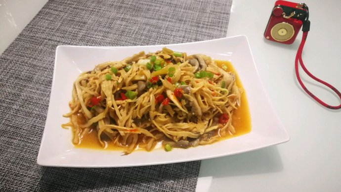 泡椒平菇炒笋干