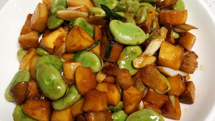 鲜蚕豆杏鲍菇炒五花肉
