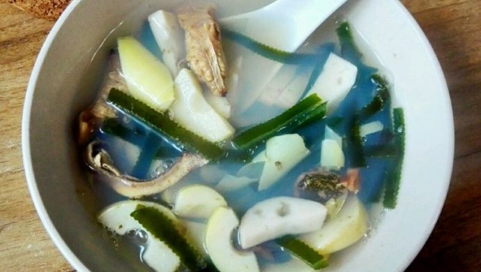 河蚌春笋海带菌菇紫菜汤