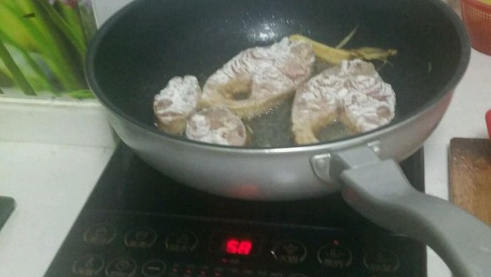 炸鲢鱼