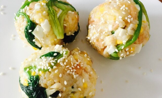 糙米鸡肉菠菜饭团