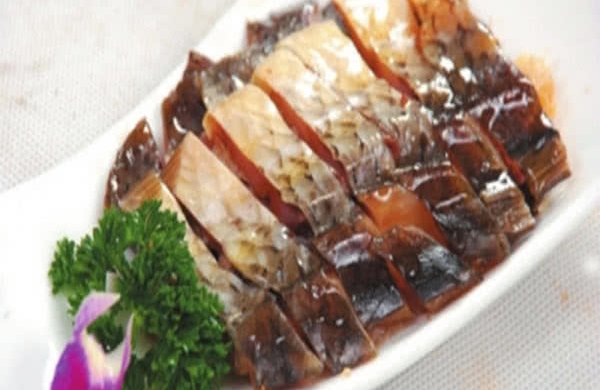 煎扒青鱼头尾