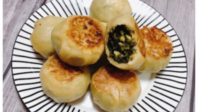 玉米面荠菜鸡蛋生煎包