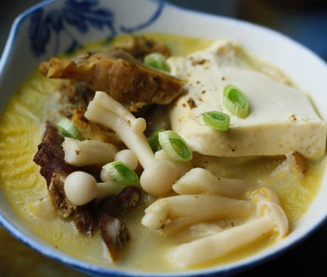 咸排骨豆腐炖河蚌
