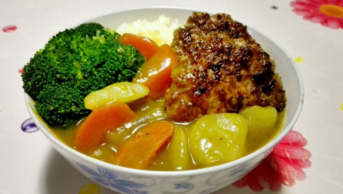 咖喱肉排满碗饭