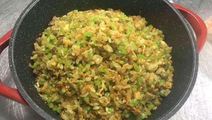 招牌瑶柱芥香意面炒饭