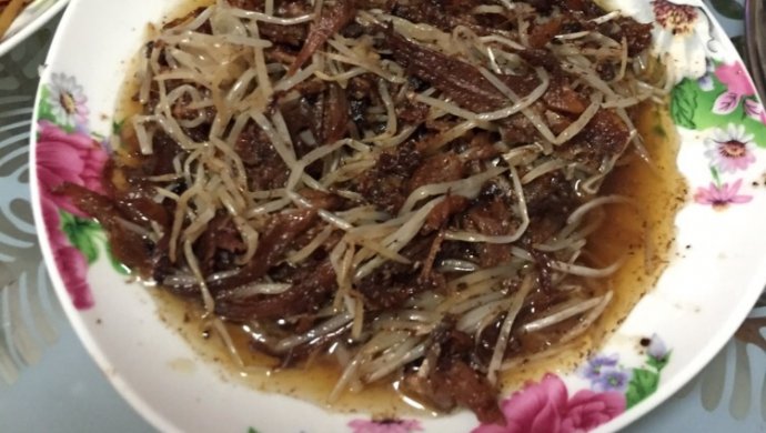 绿豆芽炒凤尾鱼