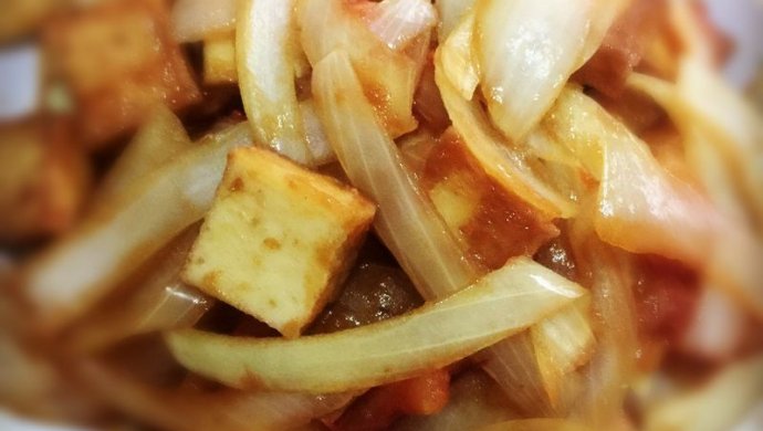 洋葱炒鱼豆腐