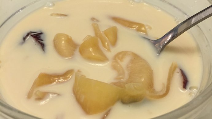 牛奶红枣炖花胶
