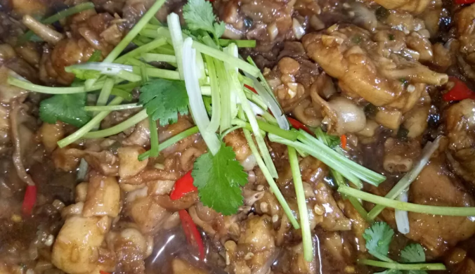 莎吉亚推荐-夏日美食香辣牛蛙