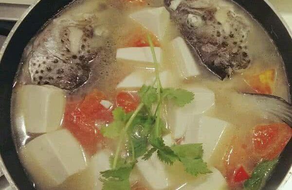芙蓉三文鱼头豆腐汤