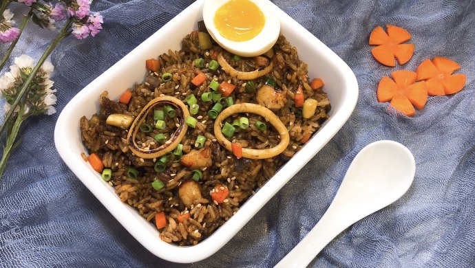 虾仁鱿鱼炒饭
