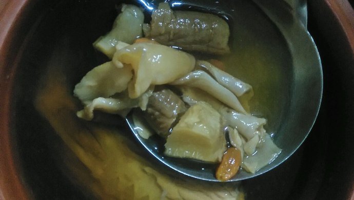 花胶炖鱼尾
