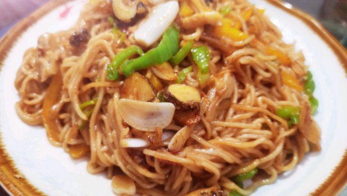 鲜美滴海螺肉炒面