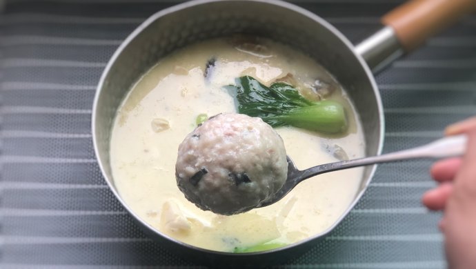 优质蛋白料理：豸鱼狮子头