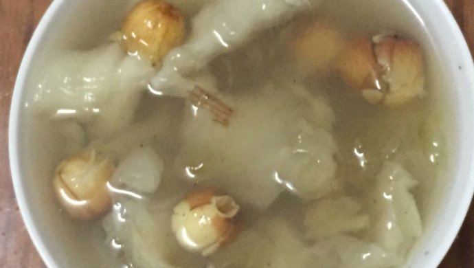 花胶莲子邦角米炖冰糖