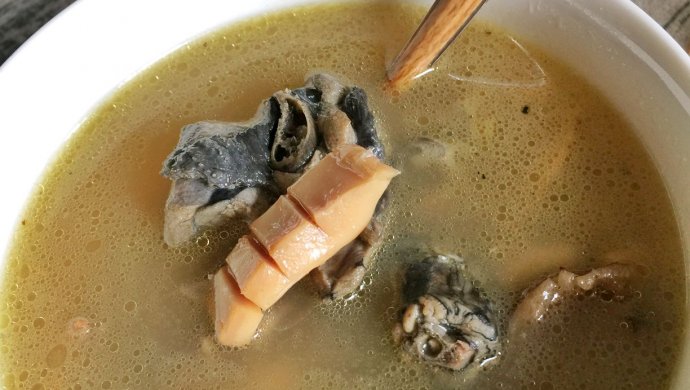 墨鱼乌鸡汤