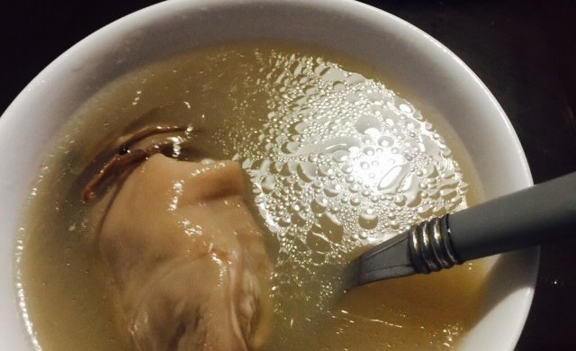 茶树菇墨鱼猪手汤