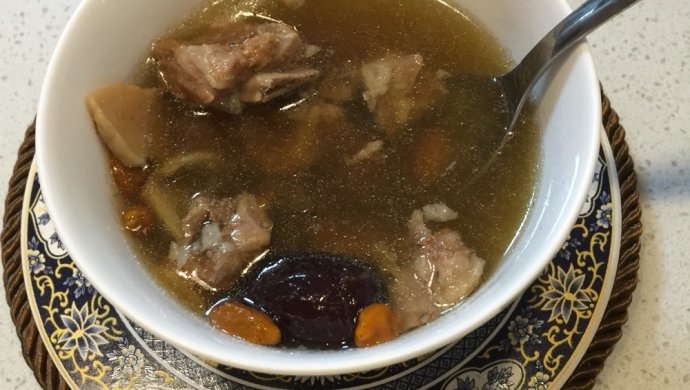 花胶螺肉红枣排骨汤