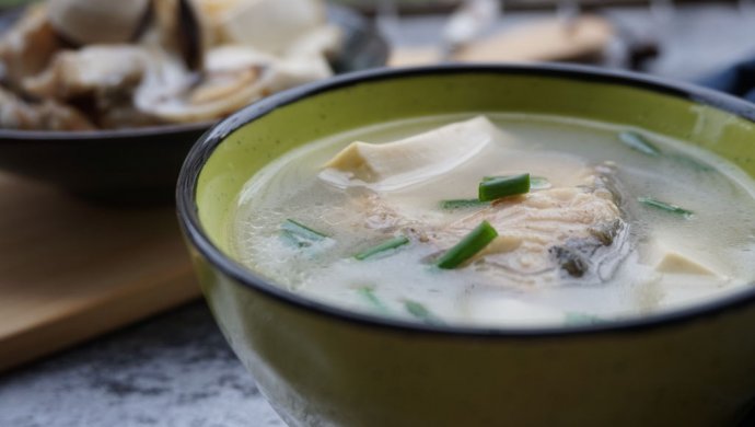 白贝鱼头豆腐汤