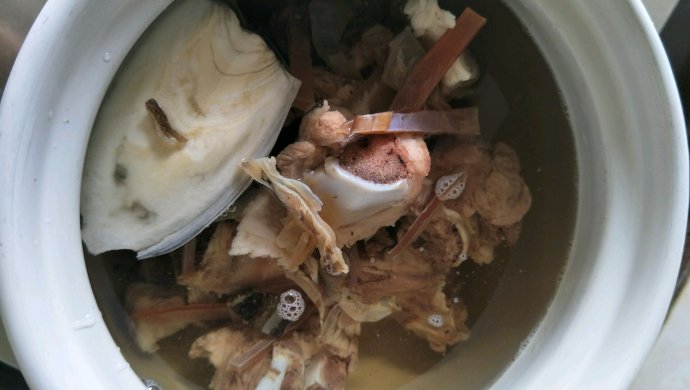 目鱼筒骨汤