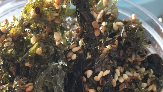 馋嘴小吃芝麻香炒紫菜