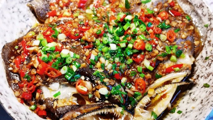 超级美味的鲜红椒蒜蓉酱***鱼头