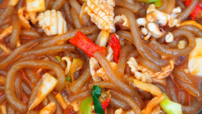 墨鱼鸡肉炒红薯粉条