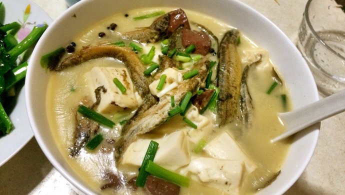 泥鳅炖豆腐