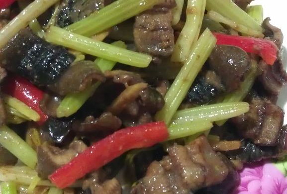芹菜炒黄鳝――小丽家常菜