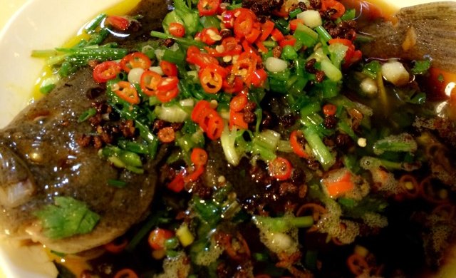 小红椒清蒸多宝鱼