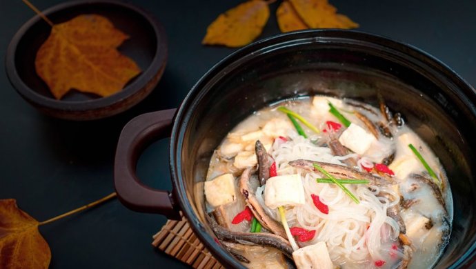 泥鳅炖豆腐