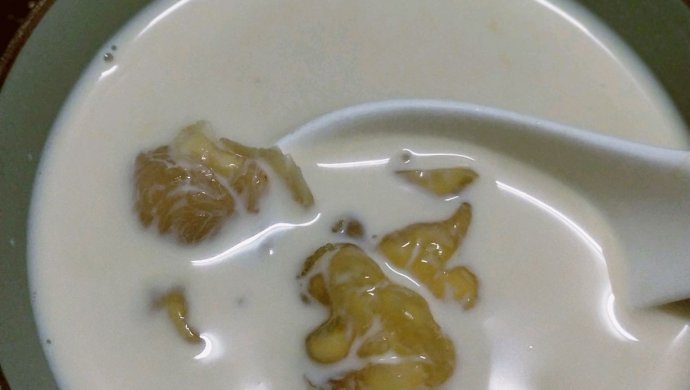 牛奶炖花胶