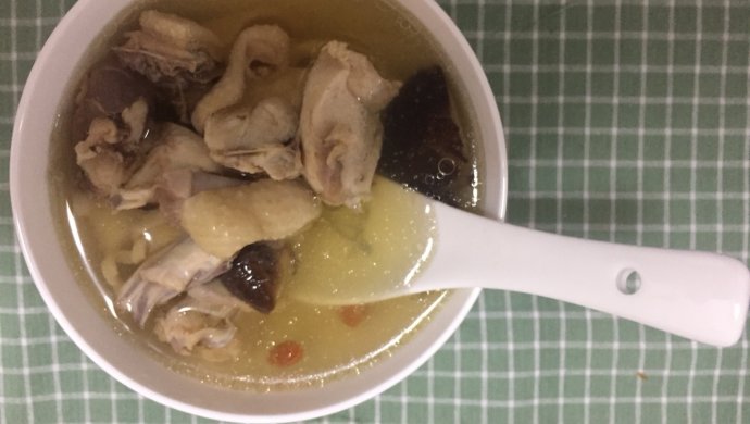花胶响螺煲鸡汤