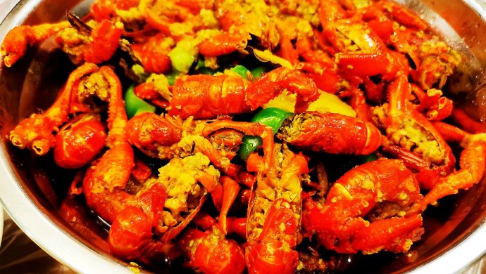 夏季美食：蒜泥小龙虾烧牛蛙