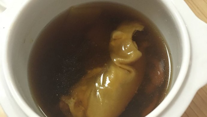 虫草花瘦肉炖花胶