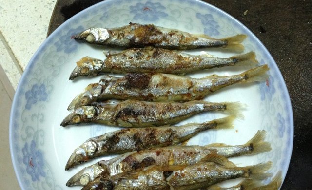 香煎多春鱼